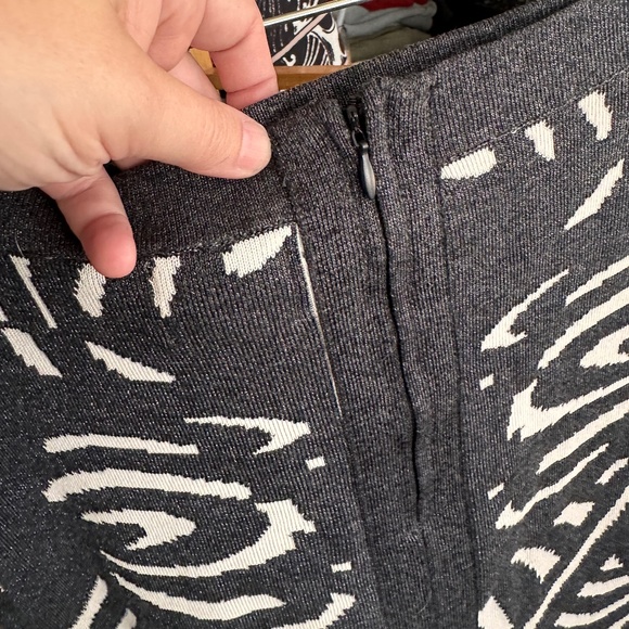 Parker Pencil-Mini Skirt with Tribal Graphic, Size Small (S) - Picture 2 of 7
